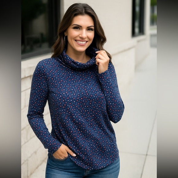 Grace & Lace cowl neck tunic with mask - Picture 2 of 6